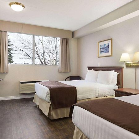 Days Inn By Wyndham Brockville Exterior photo
