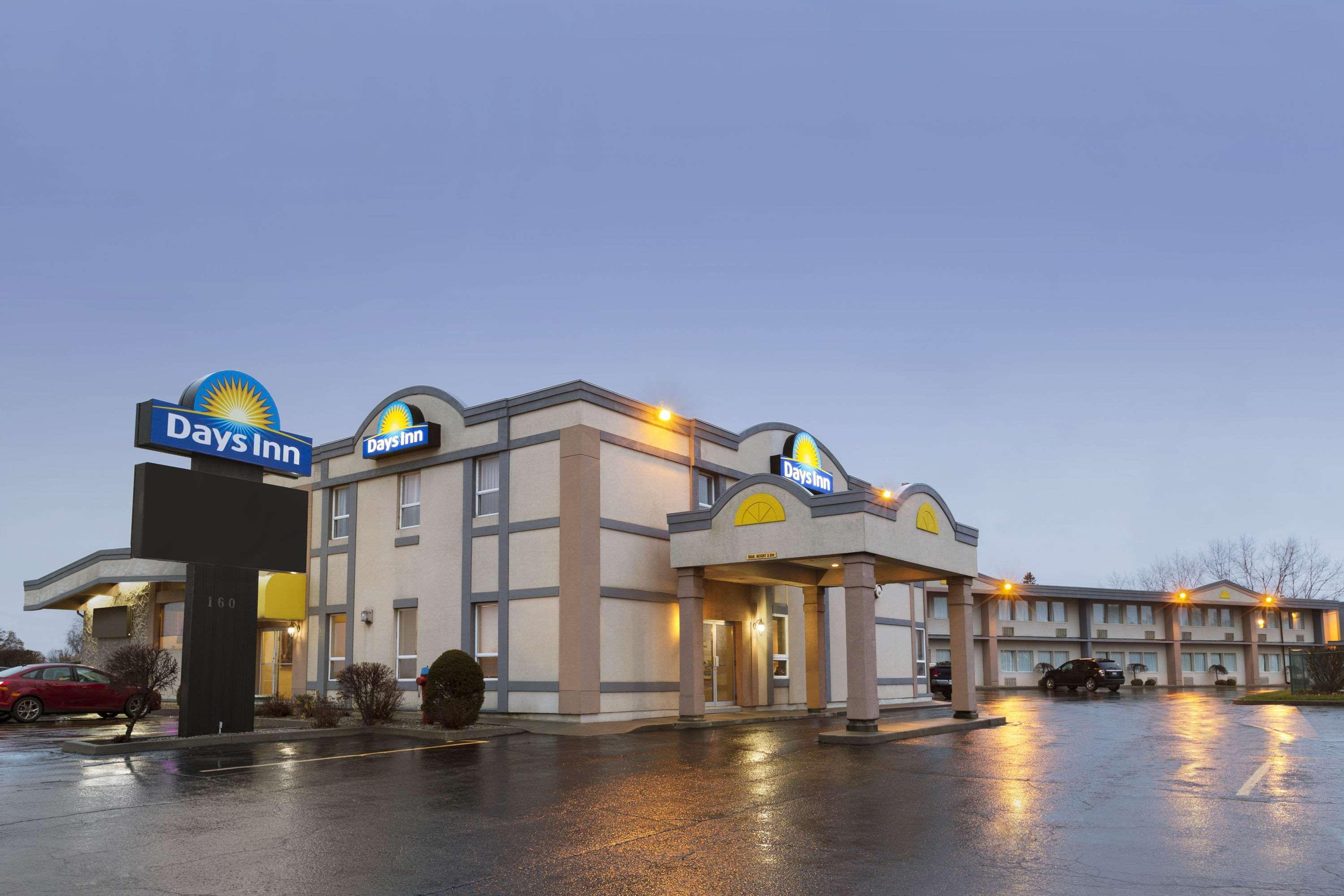 Days Inn By Wyndham Brockville Exterior photo