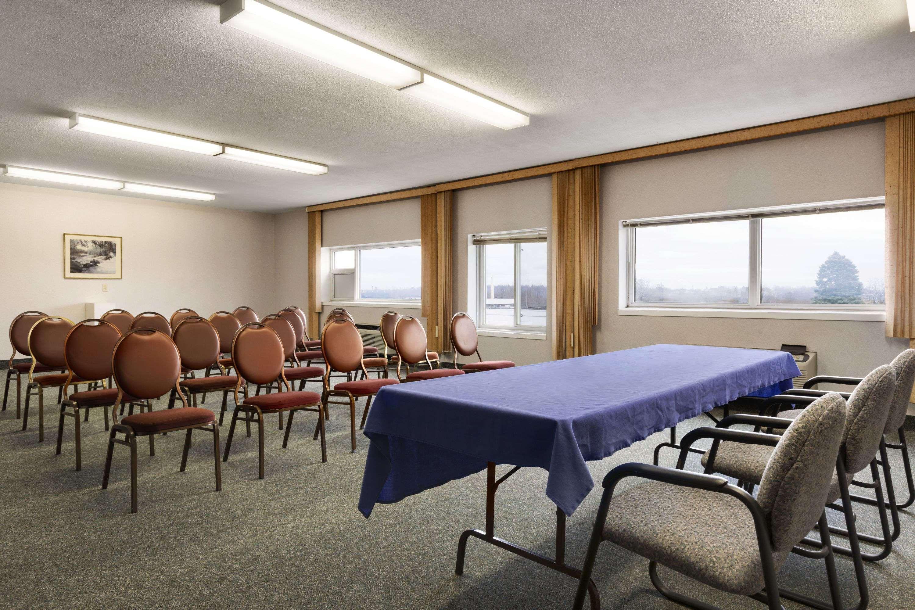 Days Inn By Wyndham Brockville Exterior photo