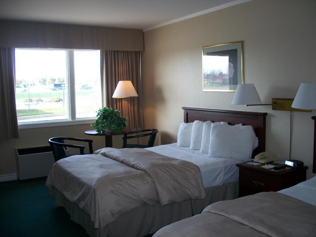 Days Inn By Wyndham Brockville Exterior photo